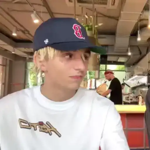 Sticker 😶‍🌫️