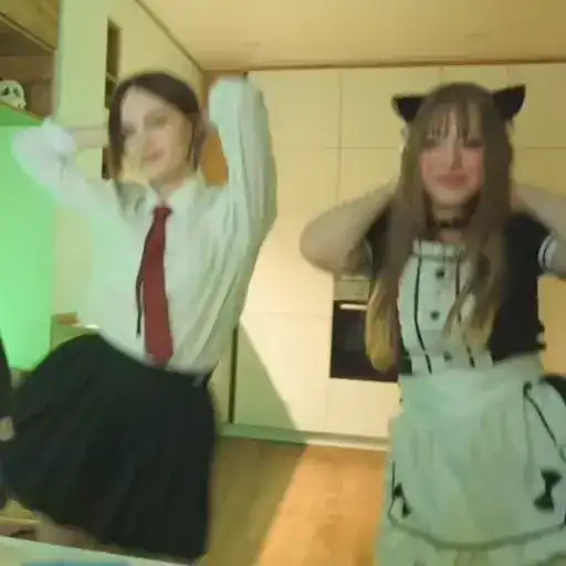 Sticker 👯‍♀️