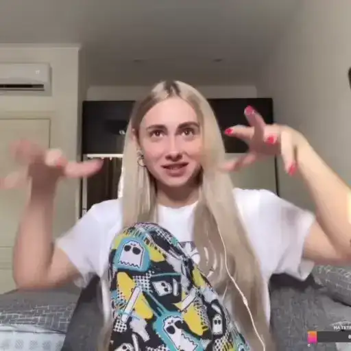 Sticker 🧟‍♀️