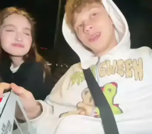 Sticker 👩‍❤️‍👨