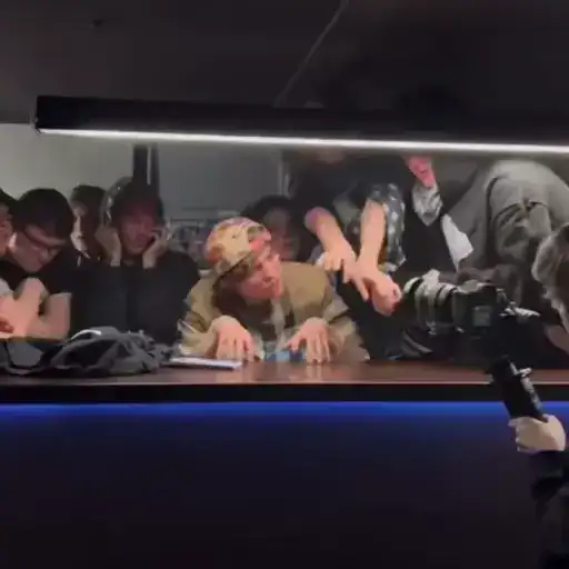 Sticker 🤷‍♂️