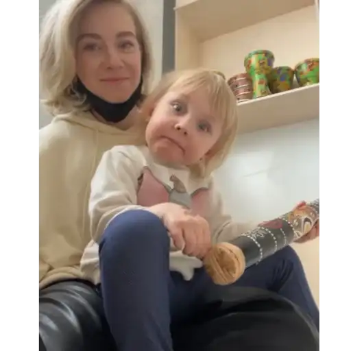 Sticker 🧟‍♀️