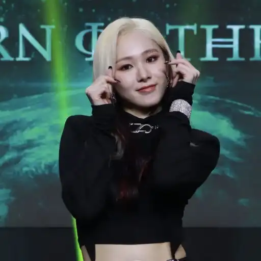 Mia from EVERGLOW k-pop music preview