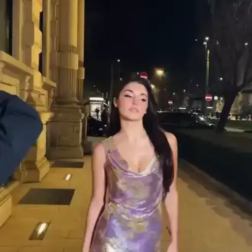 Sticker 🚶‍♀️‍➡️